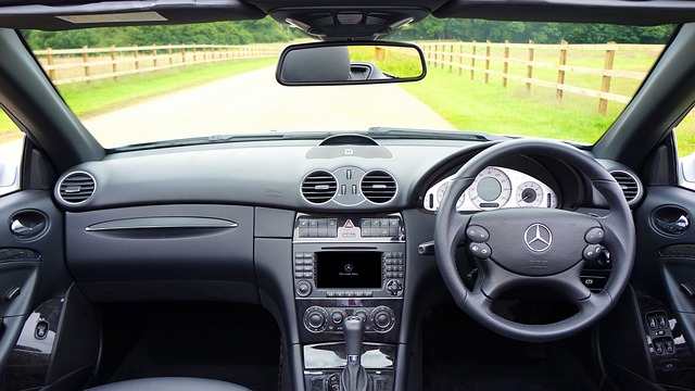 auto s nainstalovaným rádiem