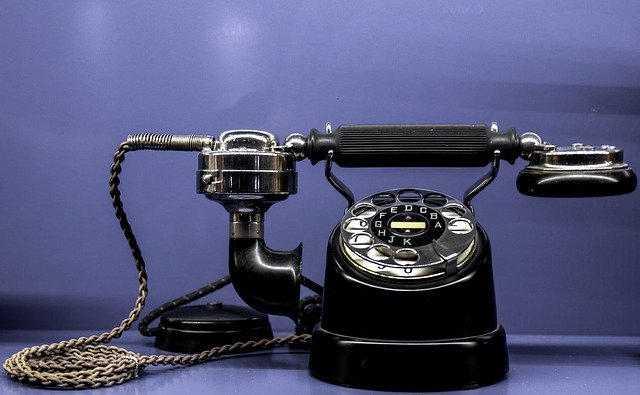 starý telefon